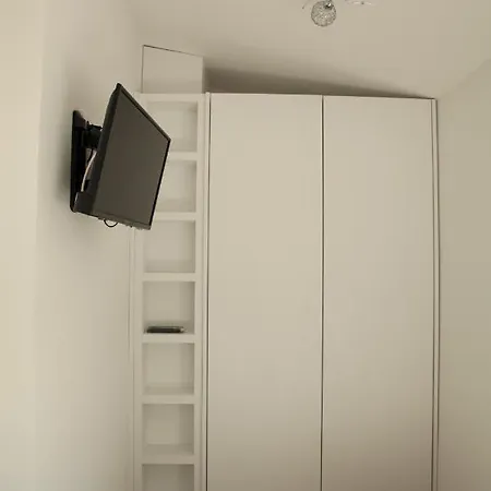 Daire Cookie Kolacic Blizu Aerodroma Nikola Tesla *