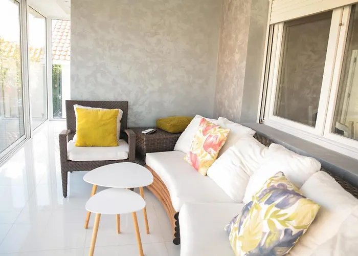 Cookie Kolacic Blizu Aerodroma Nikola Tesla * Dobanovci