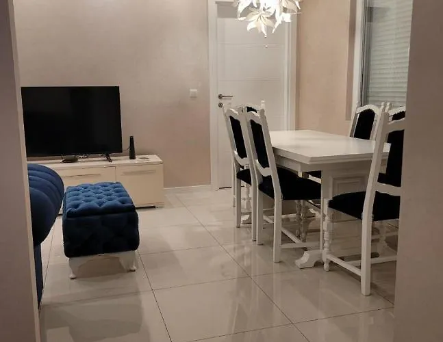 Cookie Kolacic Blizu Aerodroma Nikola Tesla Apartamento